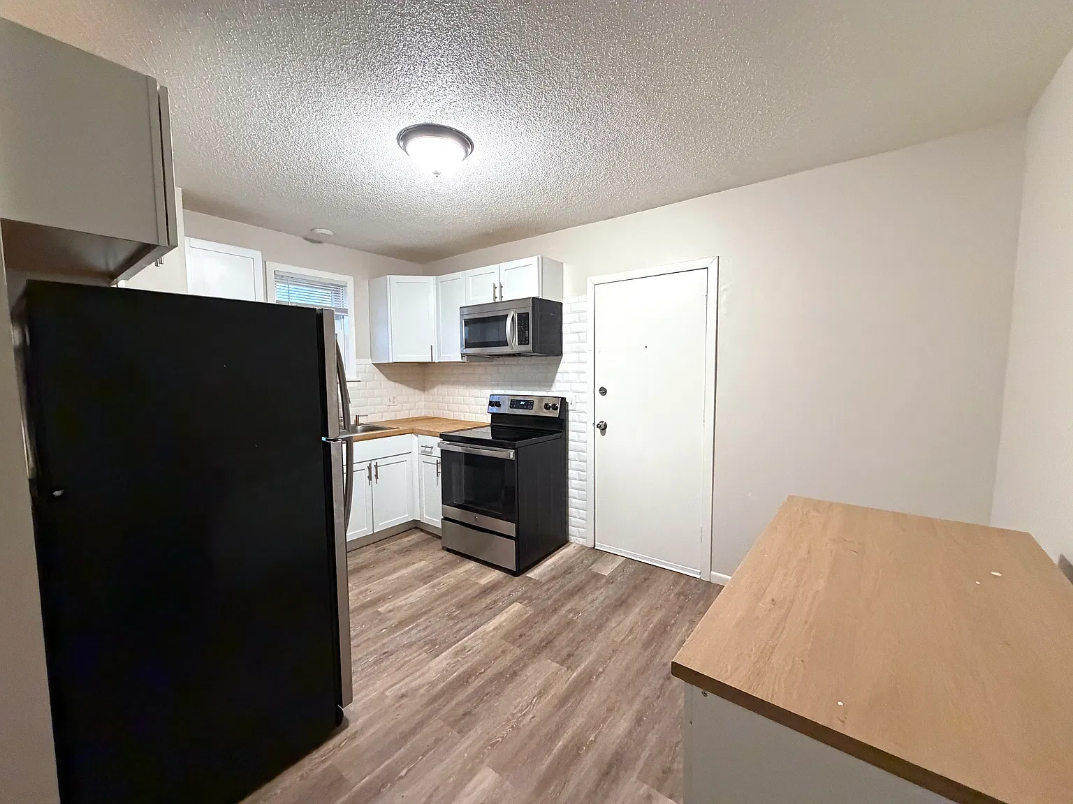 3 bed, $1,875 — Photo 2