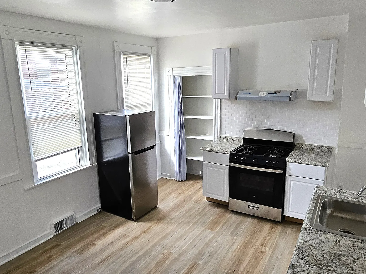 2 bed, 1700 sqft, $1,400 — Photo 2