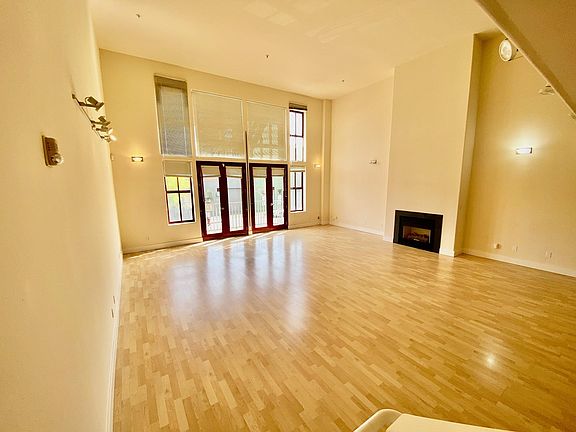 4th image of 2132 Folsom St Suite 2