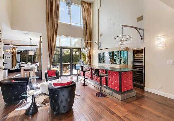 Home For Sale In The Oaks