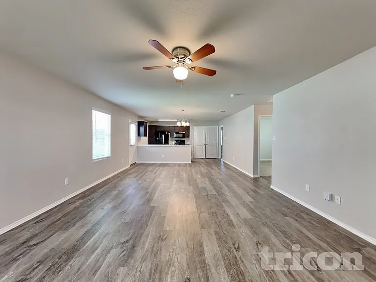 5306 Everett Loop — Photo 2