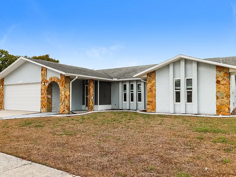12909 Walnut Tree Ln — Photo 3