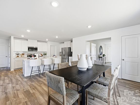 3rd image of 502 Sand Dunes Dr