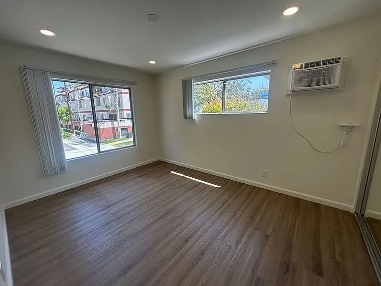 346 N Louise St #11 — Photo 7