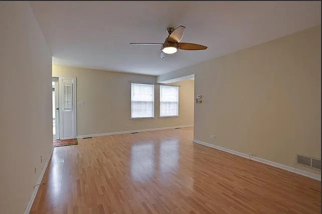 2 bed, 1.5 bath, 1250 sqft, $2,250 — Photo 2