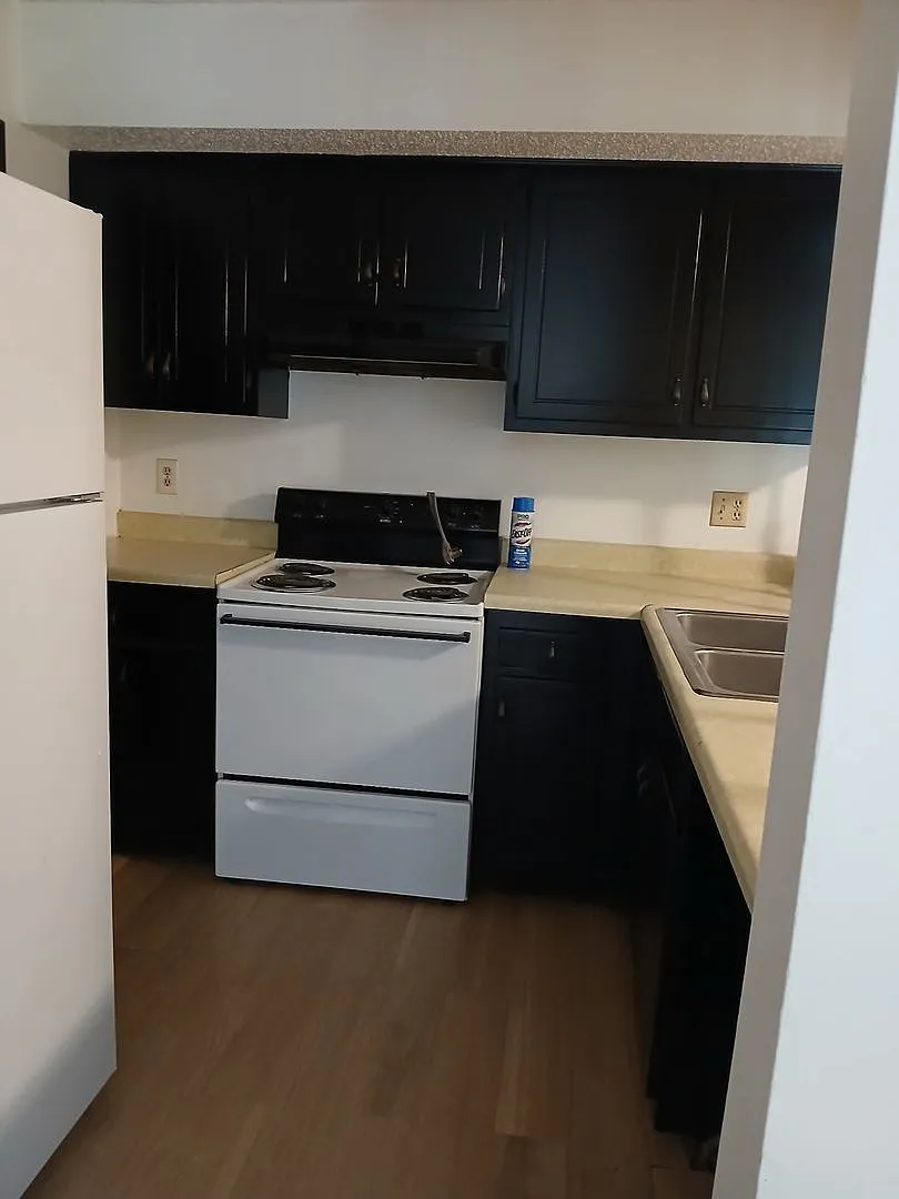 King Road Apartments — Photo 2