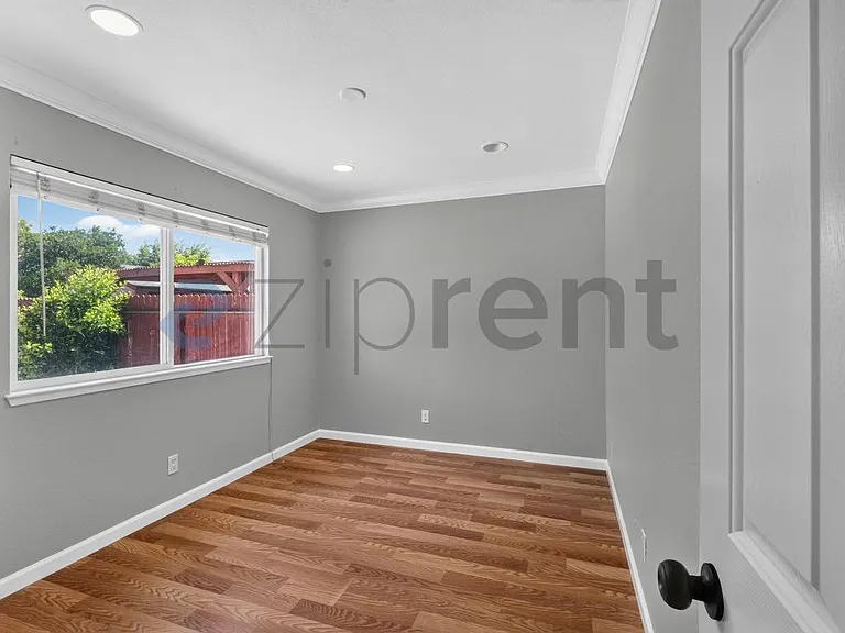 533 Don Carlos Ct — Photo 21