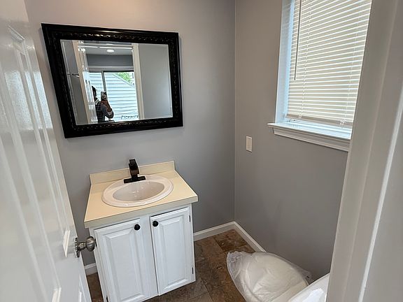 5th image of 43 Stuart Ave #2