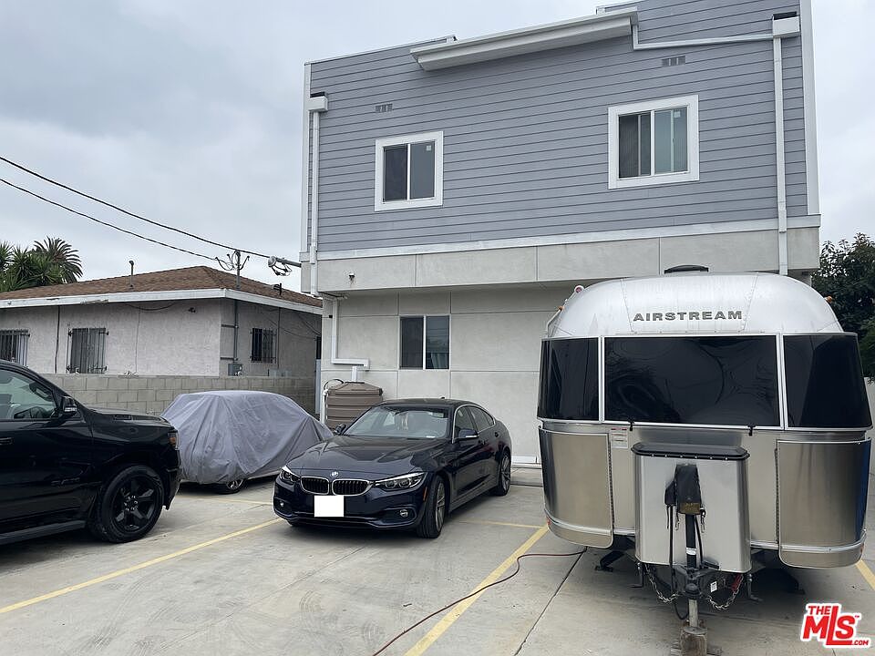 2nd image of 1212 W 37th Dr APT 1