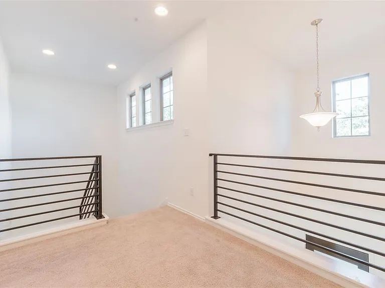 1333 Terrace Vw — Photo 17