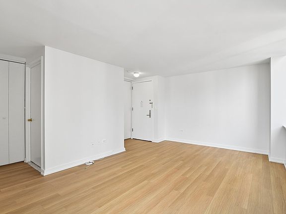 5th image of 200 W 60th St APT 12D