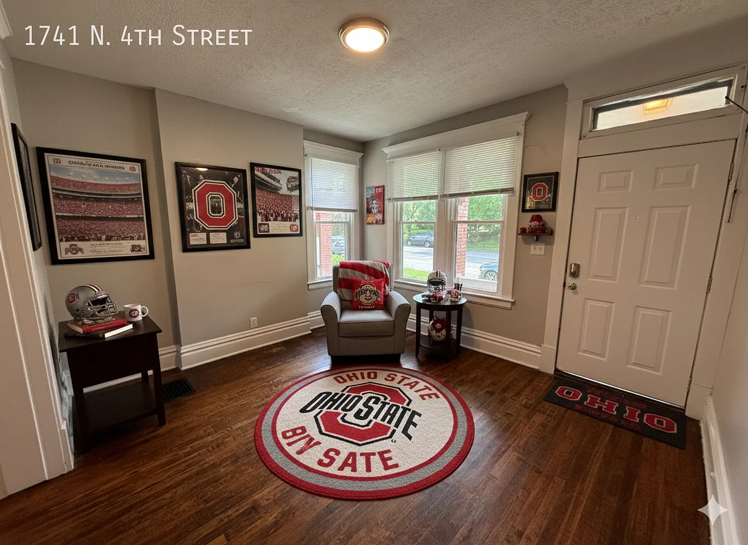 Spacious 4 Bed 2 Bath Duplex! Available Fall — Photo 2