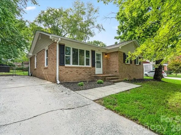 9828 Starwood Dr, Charlotte, NC 28215