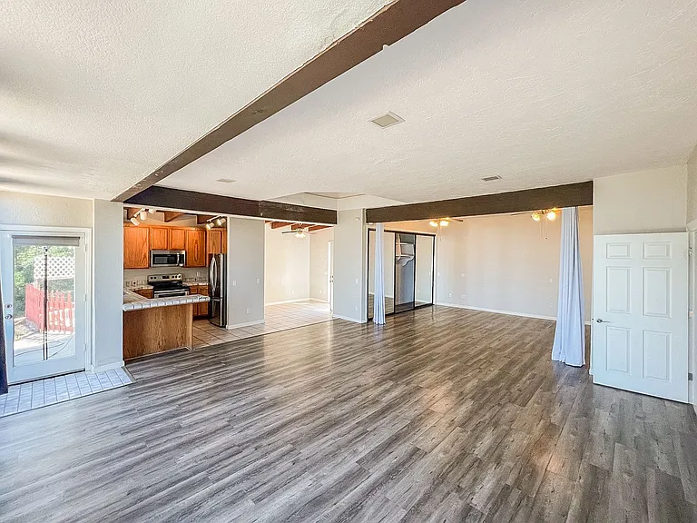 913 Cycad Dr — Photo 1