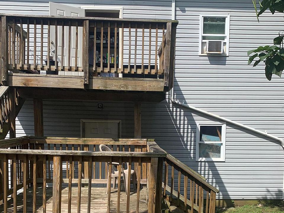 2nd image of 1841 M St NE
