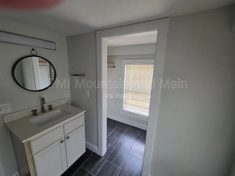 161 Logan Ave — Photo 31