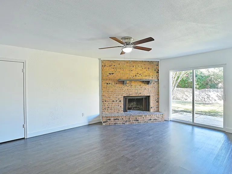 2227 Newbury Dr — Photo 7
