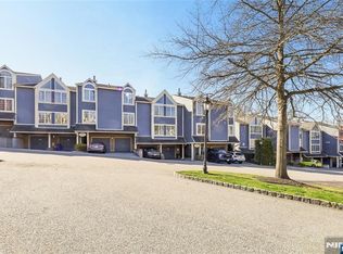 226 Cambridge Dr, Ramsey, NJ 07446