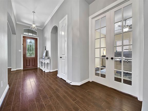 5th image of 10118 Hutton Park Dr