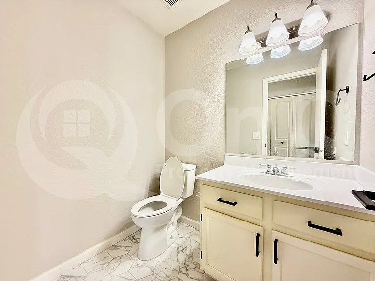 710 N Exeter St — Photo 19