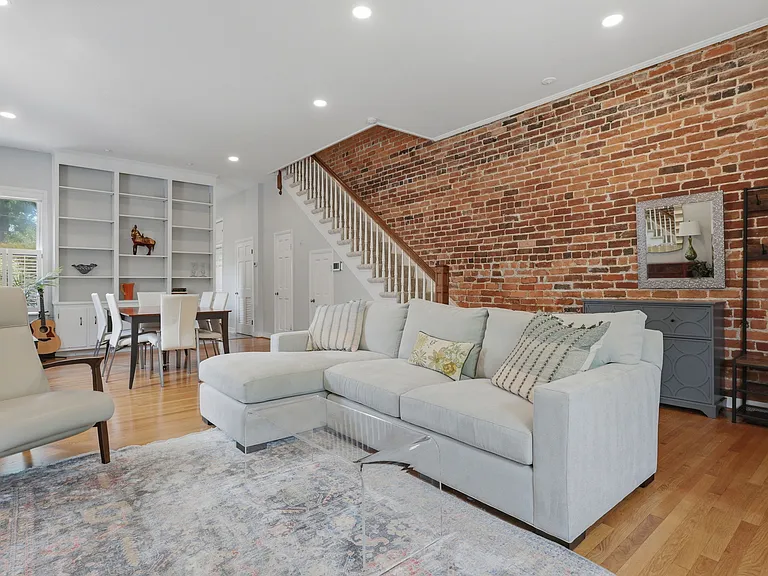 404 N Shields Ave — Photo 5