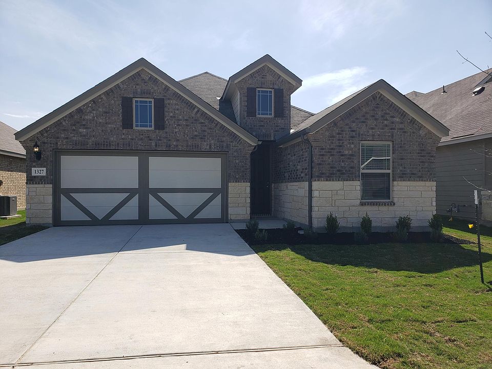 1st image of 1327 Hillsong St