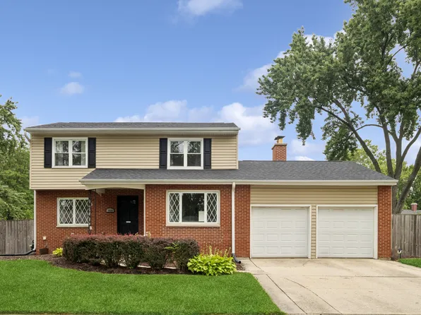 1050 E Kitson Dr, Palatine, IL 60074