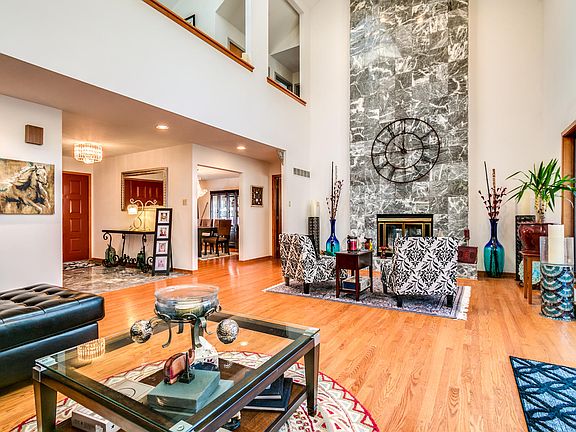 5th image of 32 Beethoven Dr