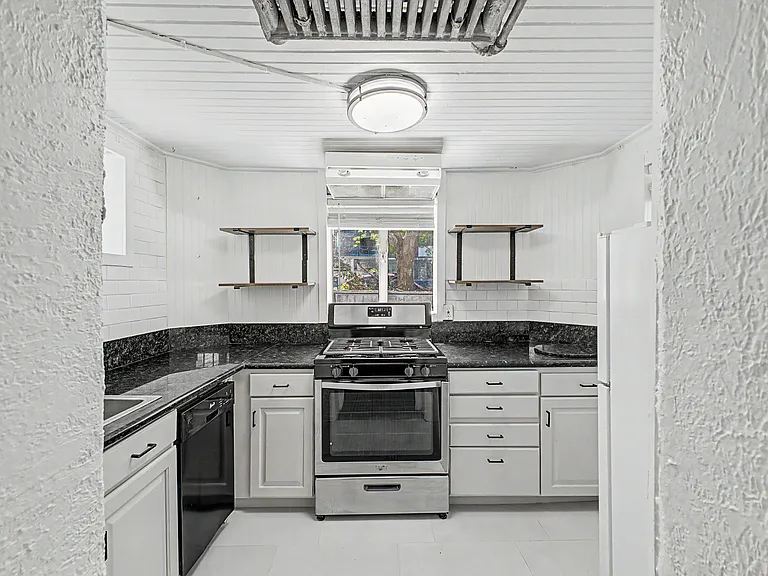 523 E 12th Ave #10 — Photo 3