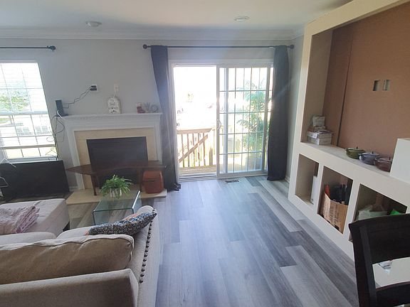 2nd image of 35 Highgrove Ct #2