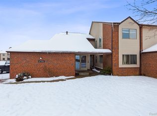 6700 Ridgefield Cir APT 201, West Bloomfield, MI 48322