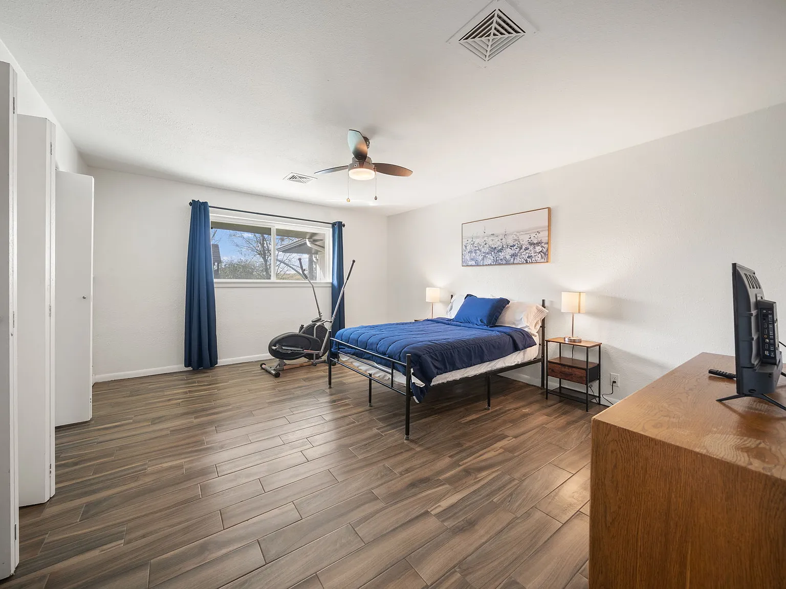 4 bed, 2.5 bath, 3032 sqft, $5,000 — Photo 4