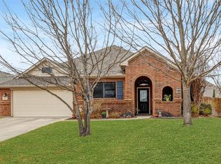 4017 Palomino Dr, Benbrook, TX 76116
