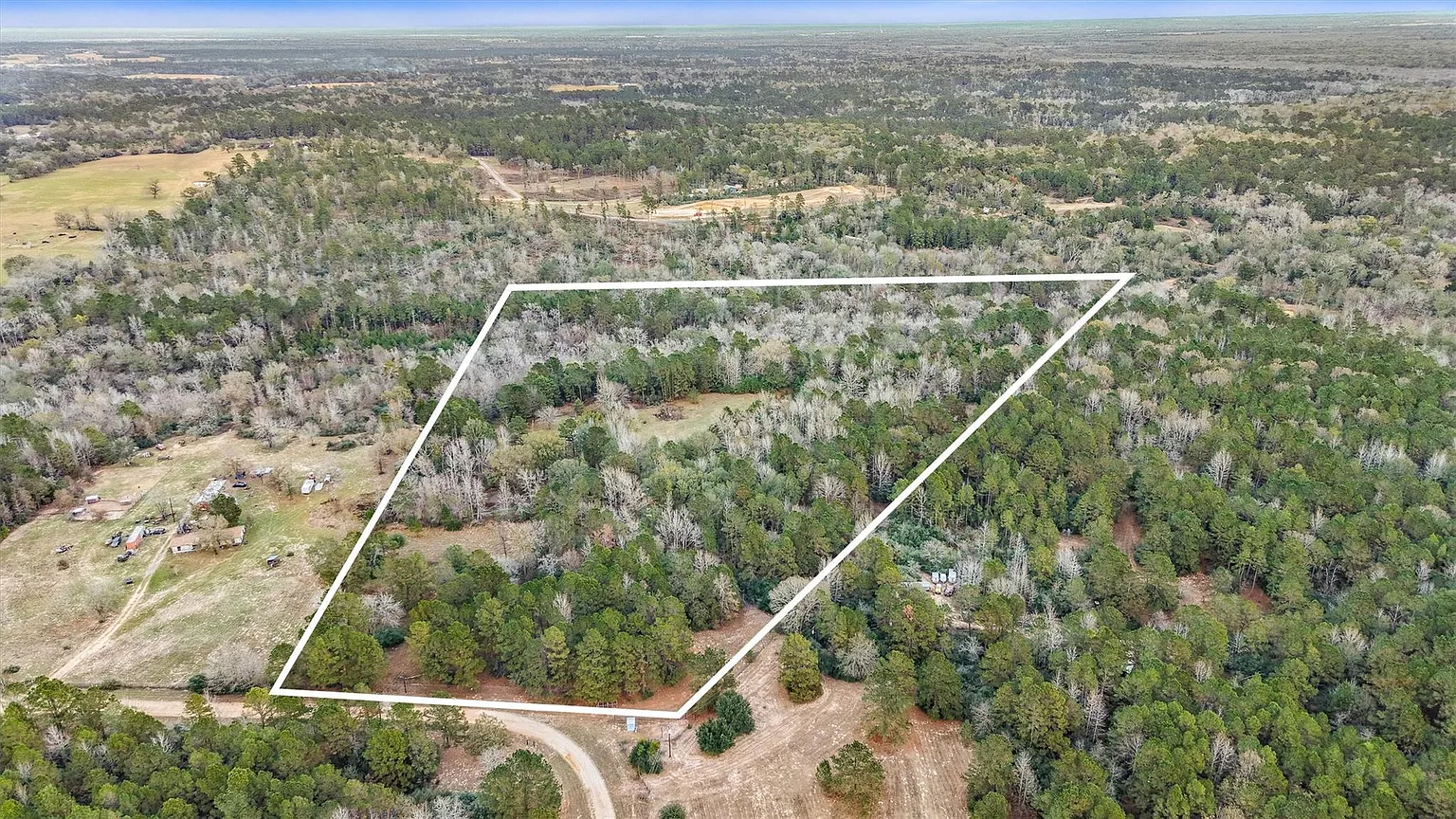 5589 Private Road 1580 photo 1