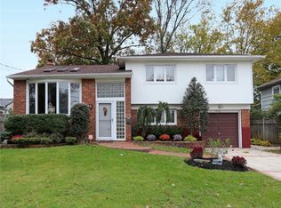 839 Chess Dr, Baldwin, NY 11510