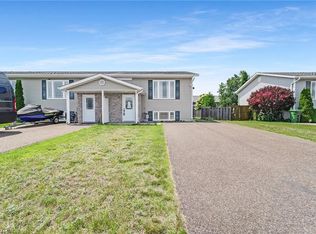 35 Renfrew St, Petawawa, ON K8H0A6