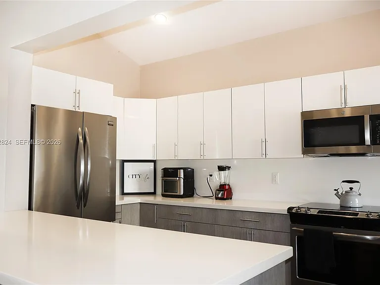 513 SW 18th Ct — Photo 12