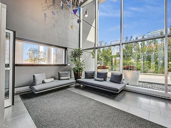 3rd image of 737 W Washington Blvd APT 2307