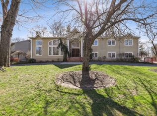 5 Fredon Dr, Livingston, NJ 07039