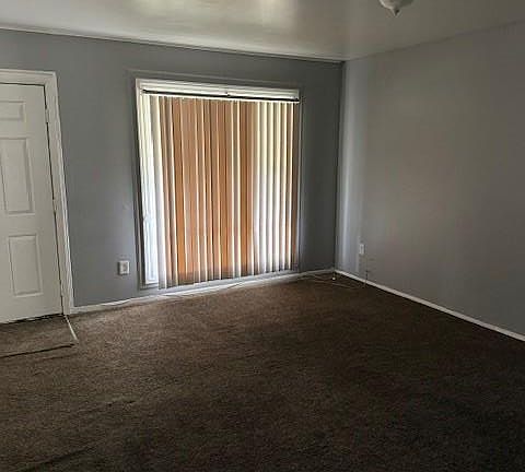 3rd image of 20484 Wisconsin St