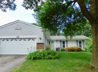 712 Buffalo Cir, Carol Stream, IL 60188