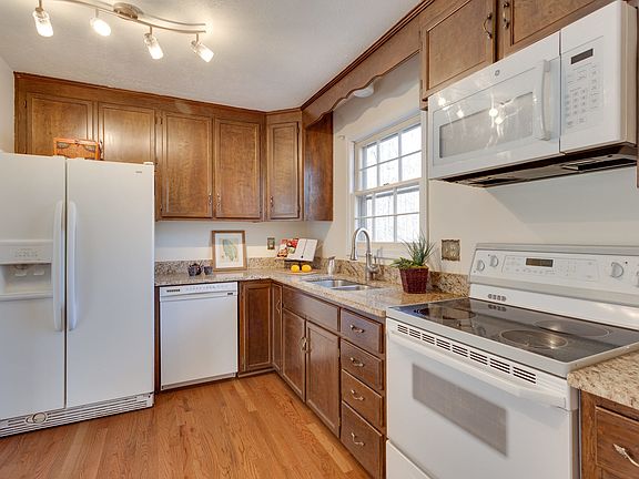 3rd image of 7778 Beadfield Ct