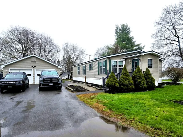 5 Lawrence Drive, Benton, ME 04901