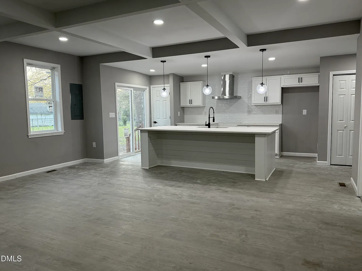 4 bed, 4.0 bath, 1912 sqft, $1,849 — Photo 2