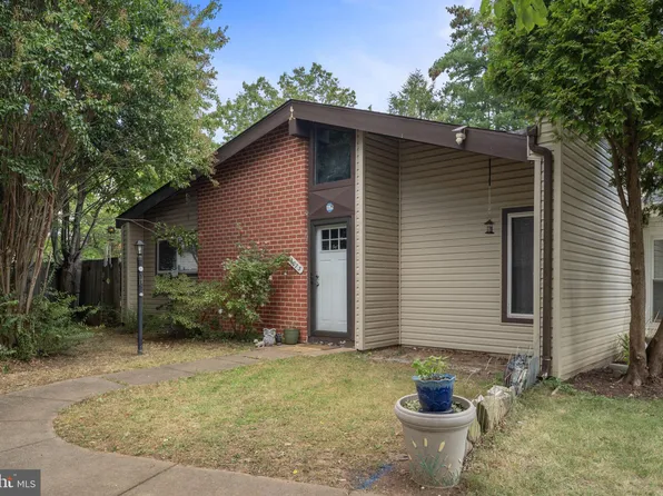 6073 Wycoff Sq, Centreville, VA 20120