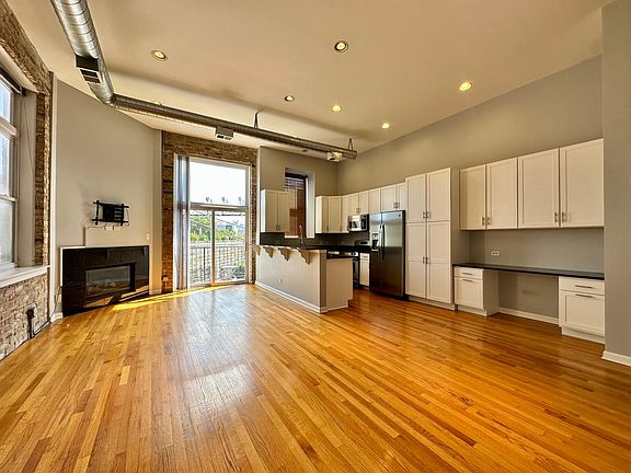2nd image of 949 N Willard Ct APT 205