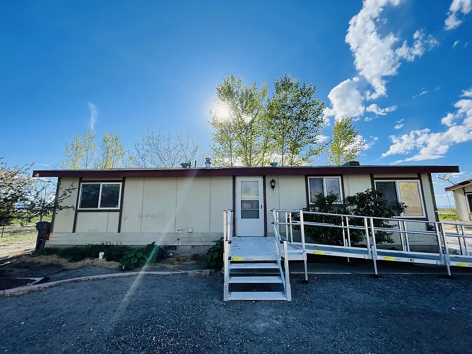 852 Dodge Ln