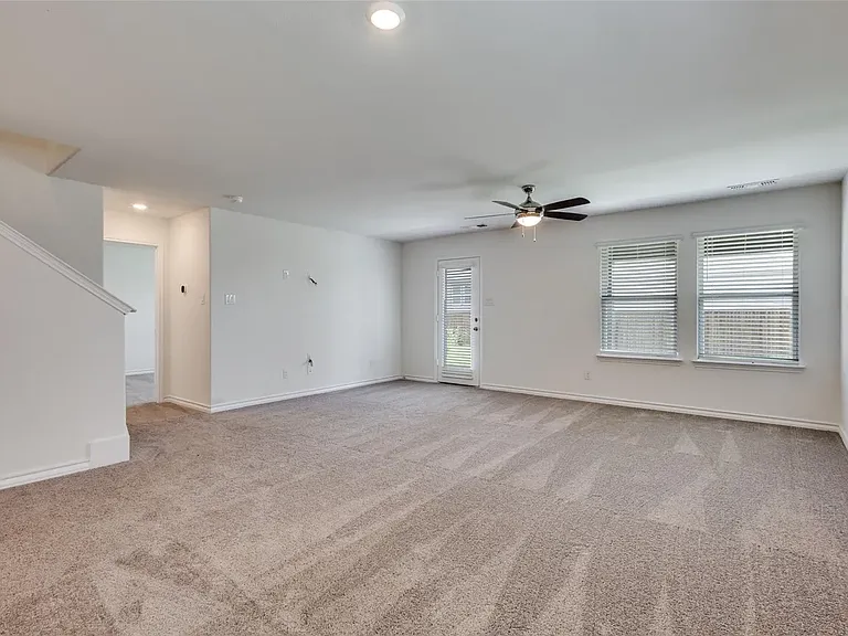 749 Windsor Dr — Photo 12