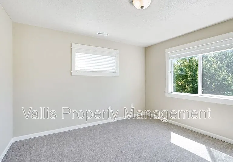 5164 Andresen St SE — Photo 32