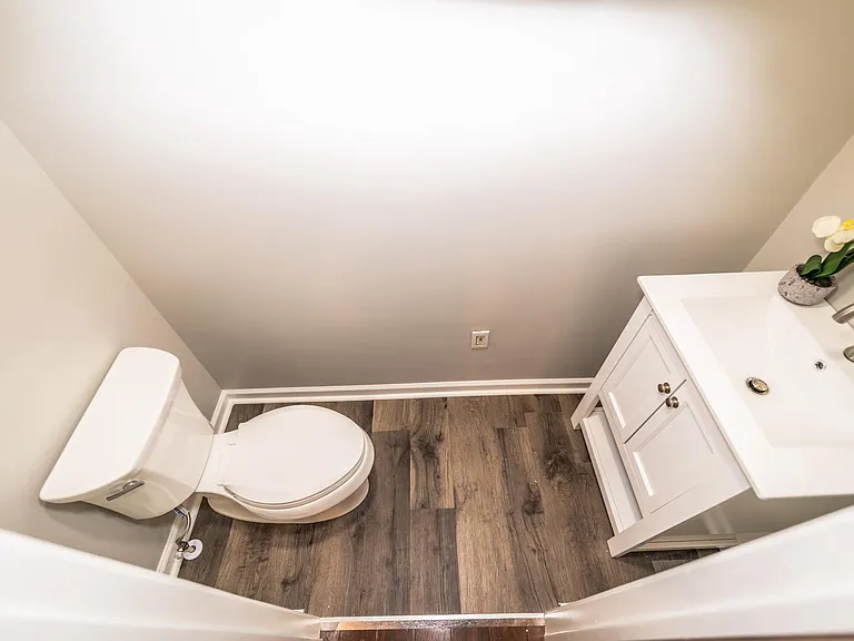 1119 Race St — Photo 3